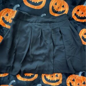 Banana Republic size 6 black pleated skirt